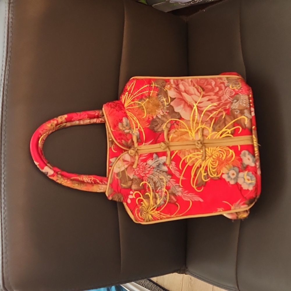 NWOT Beautiful Oriental Small Purse